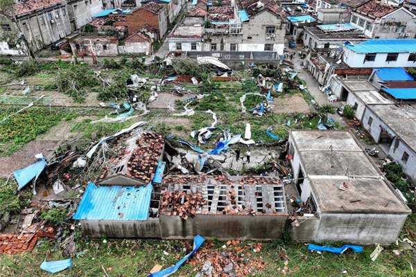 Lốc xoáy tử thần thổi bay ngôi nhà trong phút chốc, bé trai 4 tháng tuổi sống sót kỳ diệu, được tìm thấy ở vị trí không thể tin nổi-6