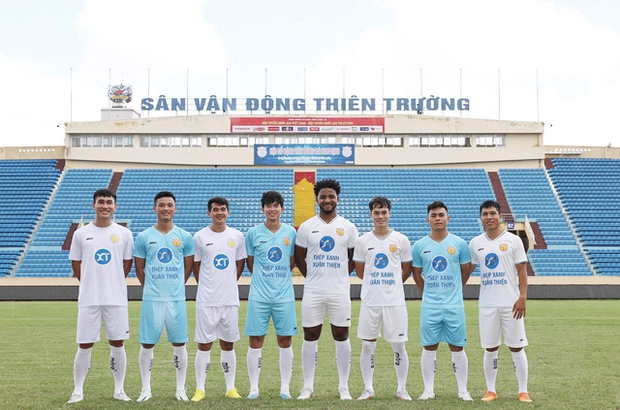 Văn Toàn nhận lót tay hơn 10 tỷ, cùng mức lương 100 triệu/tháng khi gia nhập Nam Định FC-2