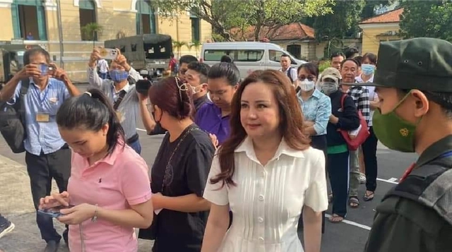 Nhan sắc khác lạ của Vy Oanh gây tranh cãi-2