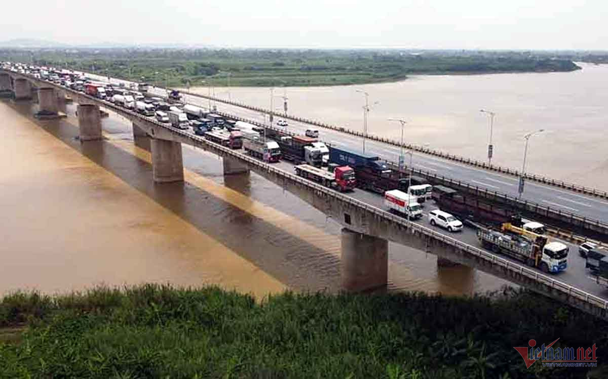 Phát hiện thi thể nữ giới, có thể là nghi phạm bắt cóc bé 2 tuổi ở Hà Nội-1