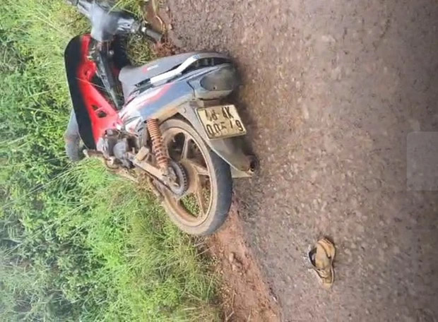 Xe máy va chạm ô tô đưa đón học sinh, nam sinh lớp 8 tử vong-2