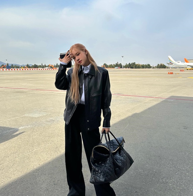 Tham khảo Rosé cách diện đồ tối giản chuẩn mốt, mà không nhàm chán-3