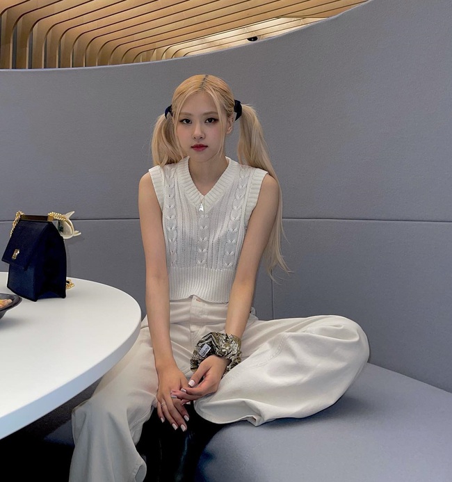 Tham khảo Rosé cách diện đồ tối giản chuẩn mốt, mà không nhàm chán-6