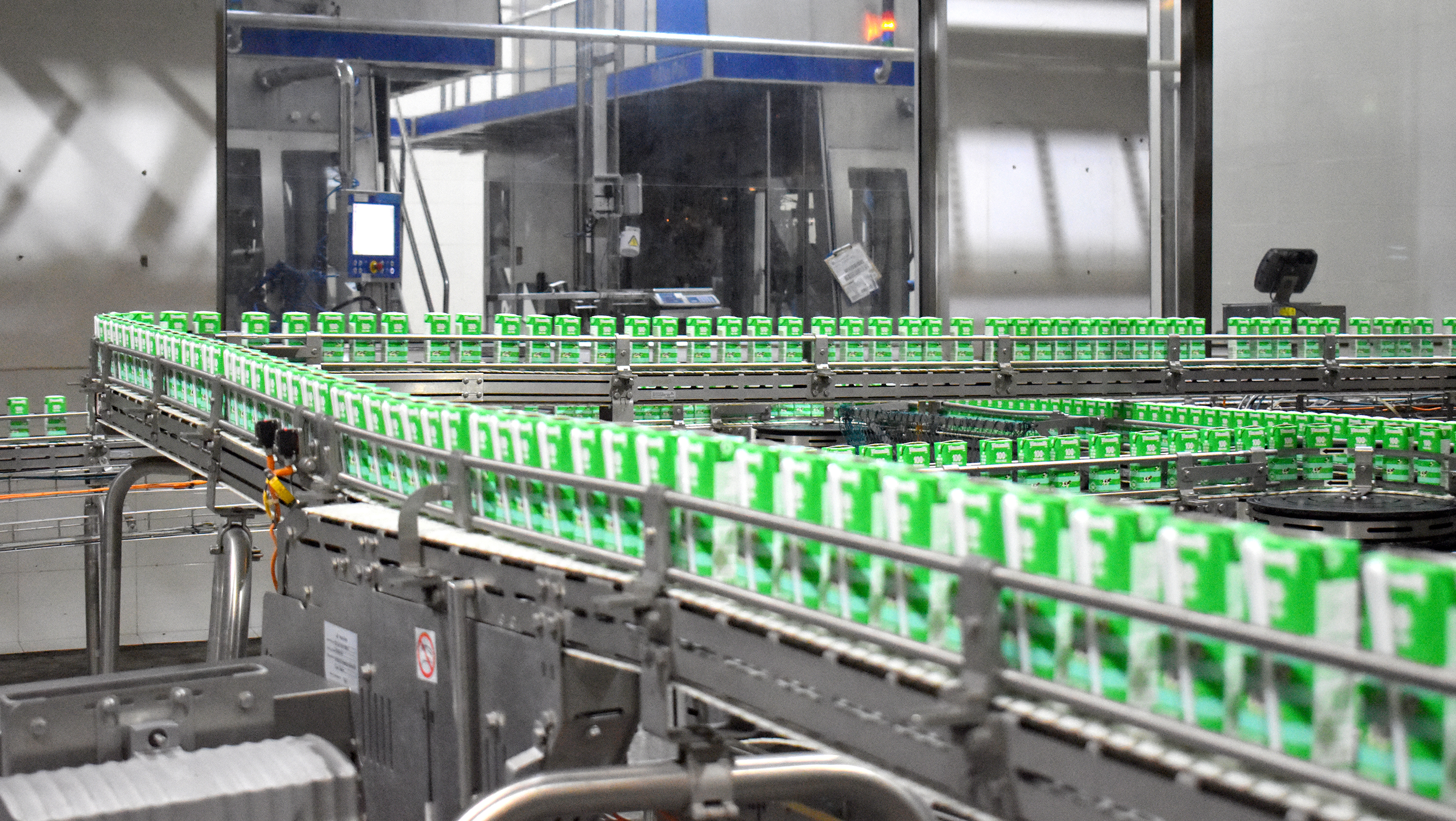 Sau 20 năm cổ phần hóa, Vinamilk vững vị thế DN niêm yết hàng đầu-2
