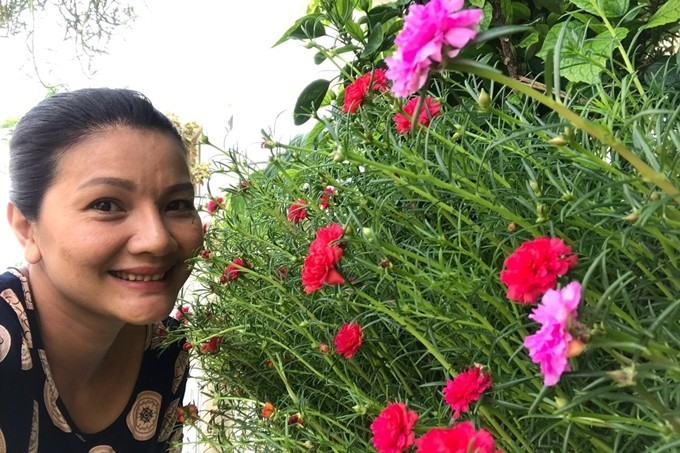 U50 làm mẹ đơn thân 3 con sau 3 mối tình, nữ hoàng cảnh nóng Kiều Trinh khoe khu vườn thẳng cánh cò bay-14