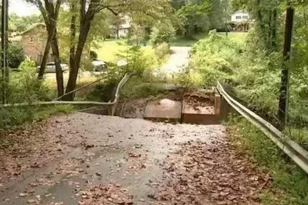 Người đàn ông tử vong vì lái xe vào cây cầu bị sập, gia đình đâm đơn kiện Google Maps-2