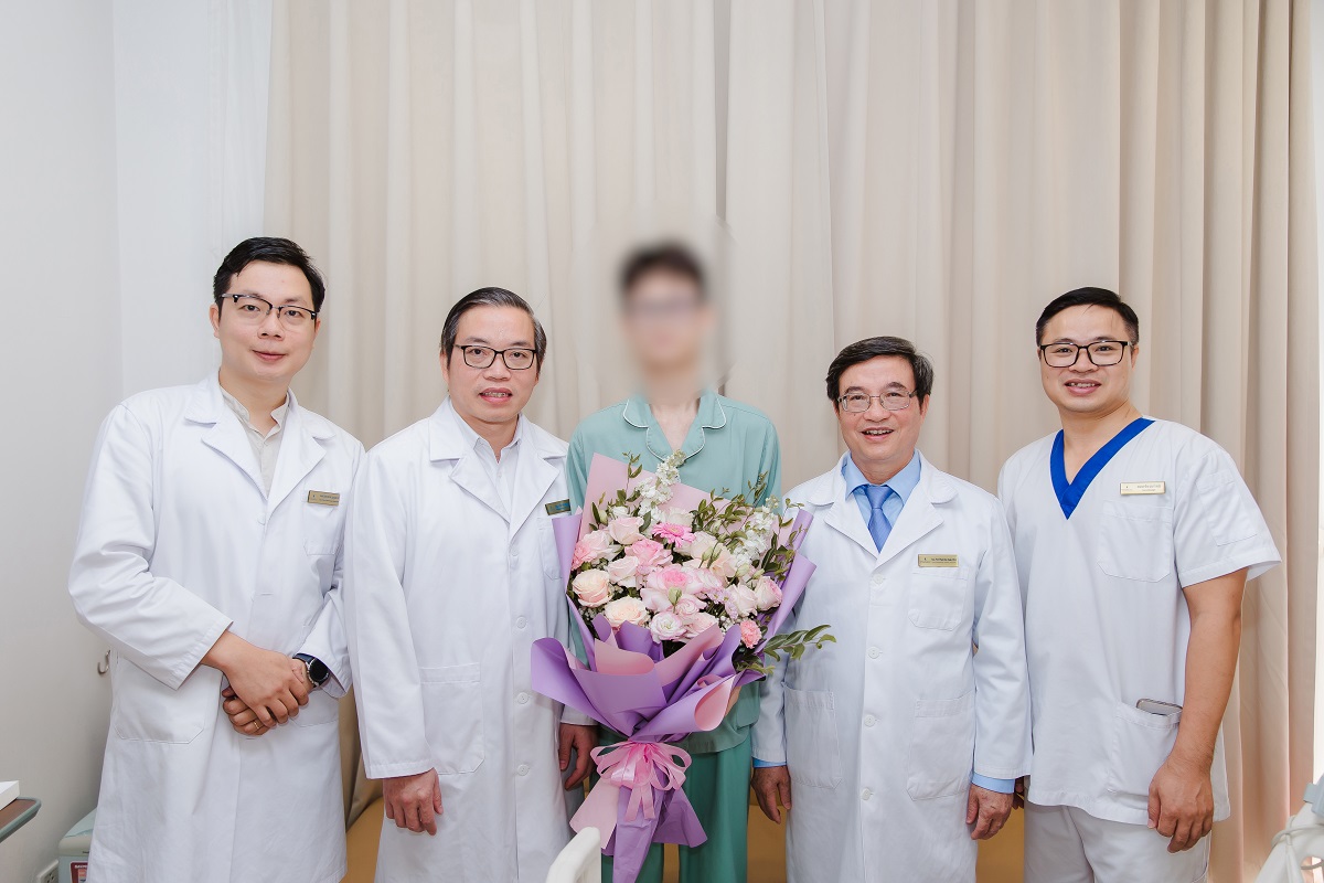 Chàng trai trẻ vượt ‘cửa tử’ sau ca phẫu thuật khối u xương khổng lồ-4