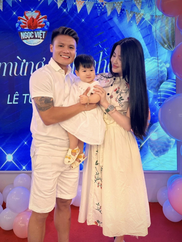 Quang Hải xuất hiện cùng Chu Thanh Huyền trong tiệc gia đình-1