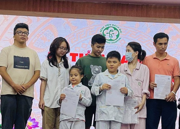 Rửa phổi cho nạn nhân vụ cháy chung cư mini, bác sĩ thấy dịch có màu đen sì-2