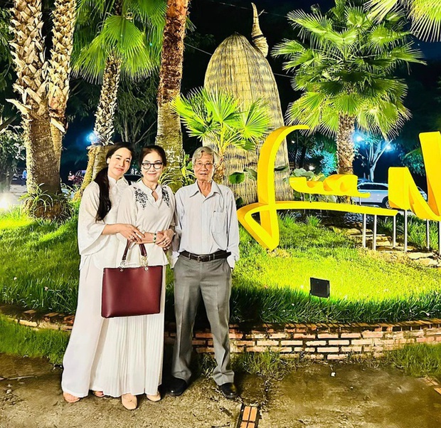Sao Vbiz từng ra toà tranh chấp nuôi con hậu ly hôn nay lộ diện cùng mẹ chồng cũ, thái độ mới đáng bàn-4
