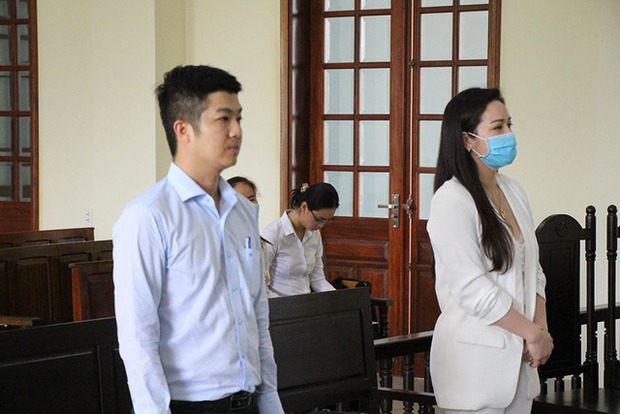 Sao Vbiz từng ra toà tranh chấp nuôi con hậu ly hôn nay lộ diện cùng mẹ chồng cũ, thái độ mới đáng bàn-5