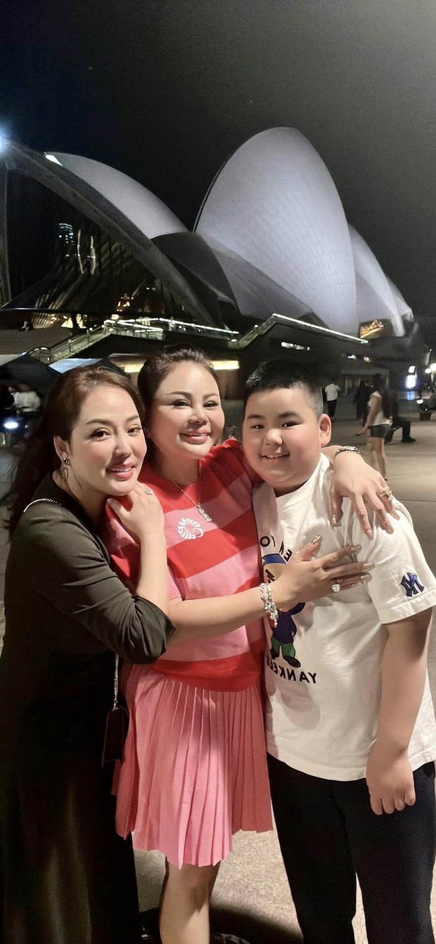 Nghệ sĩ Lê Giang tuổi 51: Vẫn một mình lẻ bóng nhưng mua được 3 căn nhà cho 3 con-2