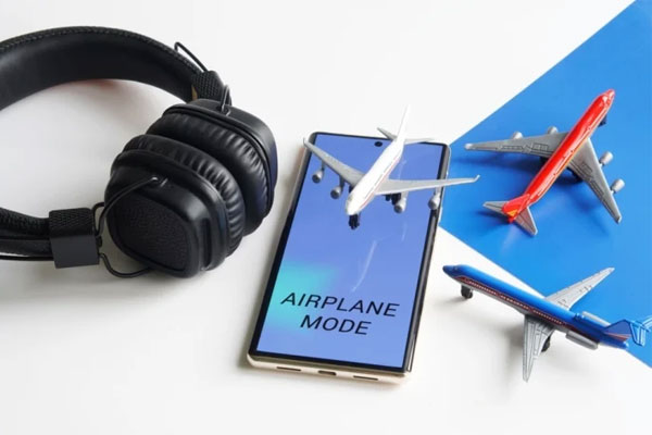 Điện thoại thông minh có thể và không thể làm gì khi ở chế độ trên máy bay?-1