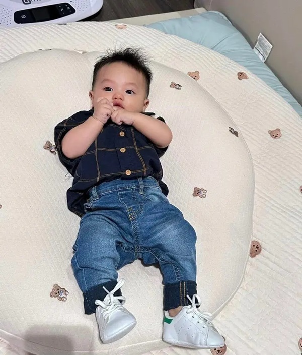 Con trai Cường Đô La lên đồ sành điệu chuẩn soái ca nhí-1