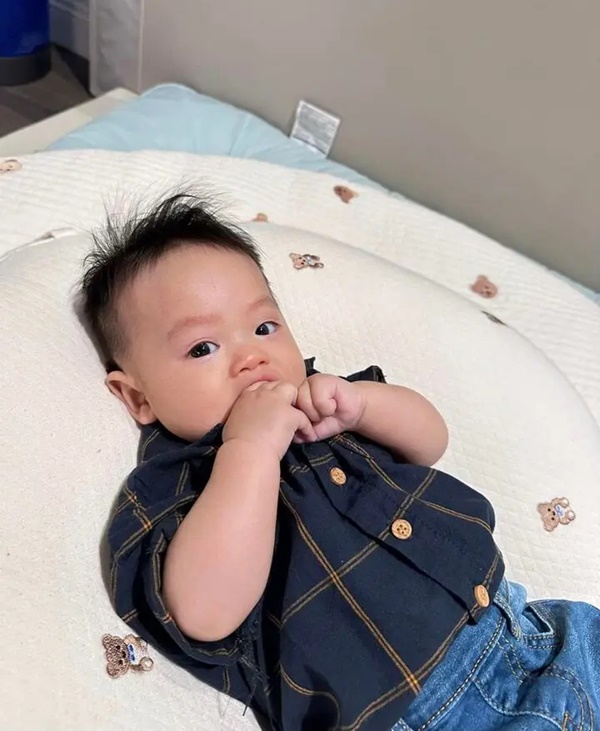 Con trai Cường Đô La lên đồ sành điệu chuẩn soái ca nhí-2