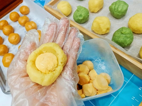 Làm bánh Trung thu hình thú bằng nồi chiên không dầu xinh xẻo, ngon lành-6