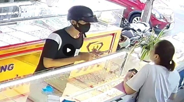 Bắt giữ thanh niên cướp tiệm vàng ở Đà Nẵng-2
