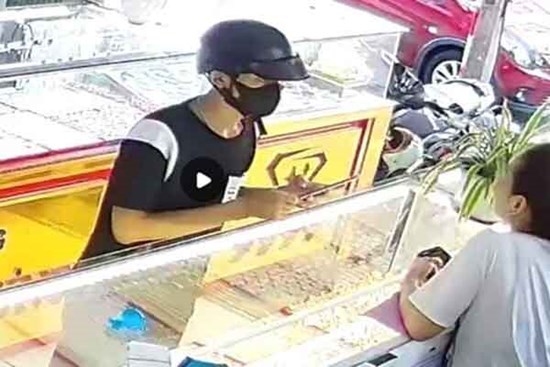 Bắt giữ thanh niên cướp tiệm vàng ở Đà Nẵng