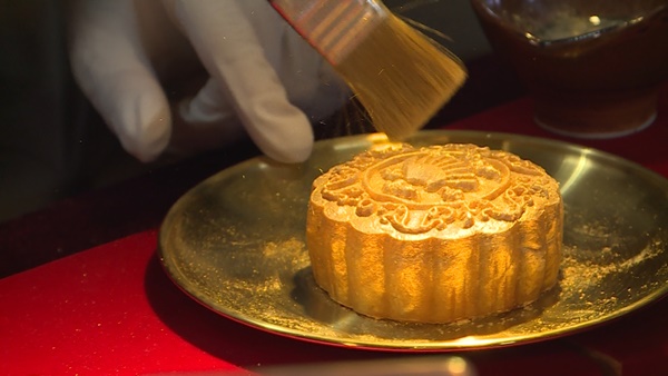 Bánh trung thu dát vàng giá vài triệu đồng-3