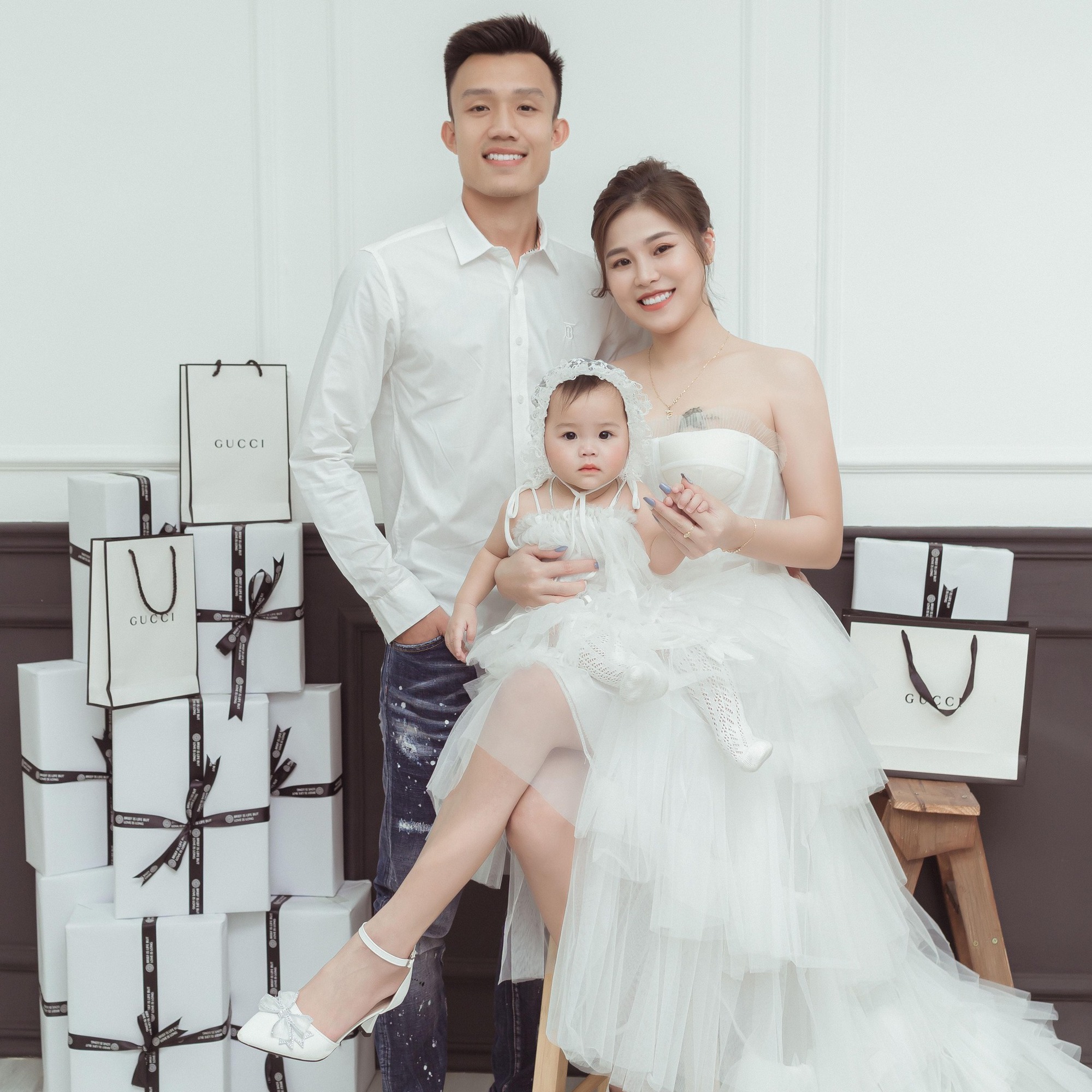 Tiền vệ U23 Việt Nam kết hôn, bất ngờ khi rước về cả trâu lẫn nghé-3