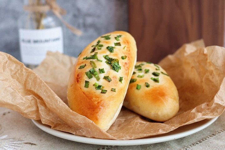 Bánh mì nướng mỡ hành làm cực dễ, ăn lại ngon miệng cho bữa sáng-6