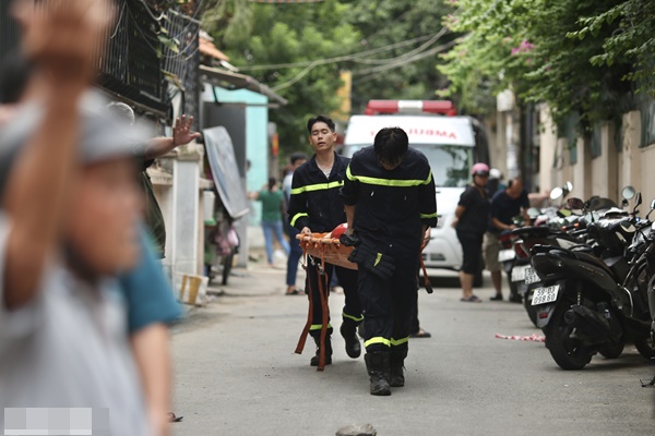 Vụ sập nhà 4 tầng: Bệnh viện cập nhật sức khỏe các nạn nhân-1