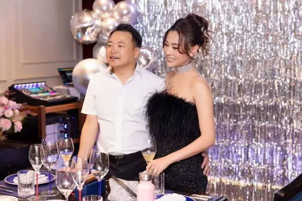 Cam thường quay cảnh Shark Bình - Phương Oanh song ca, netizen soi cận chiếc váy phản chủ” hay vòng 2 đã lùm lùm?-5