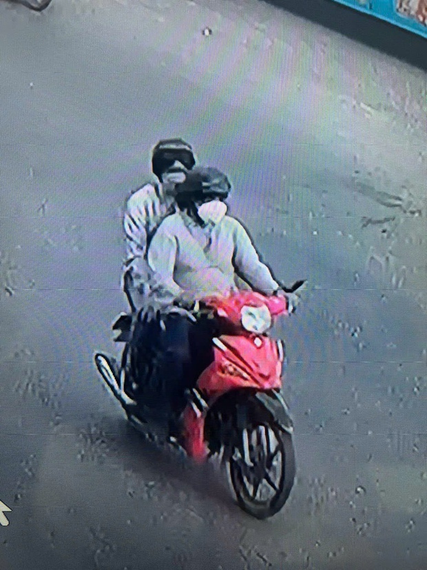 Hai đối tượng cướp tiệm vàng ở Cam Ranh là nam giới, khả năng đội tóc giả-3
