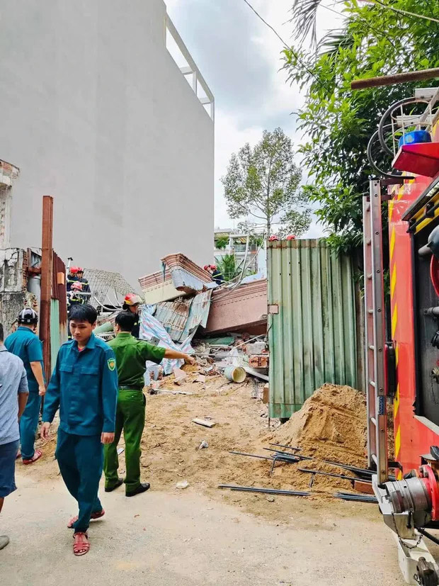 Camera an ninh ghi khoảnh khắc sập căn nhà 4 tầng ở TPHCM, 7 người mắc kẹt-2
