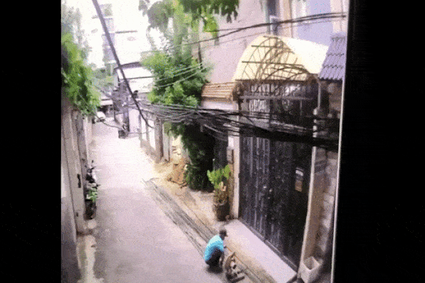 Camera an ninh ghi khoảnh khắc sập căn nhà 4 tầng ở TPHCM, 7 người mắc kẹt