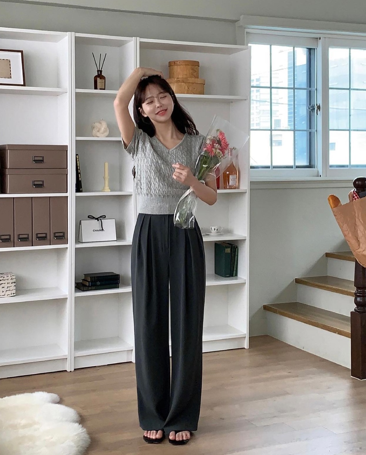5 mẫu áo phù hợp để mặc với quần âu, giúp nàng ghi điểm thanh lịch-3