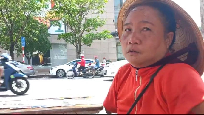 Xót xa người bán vé số không tay, không chân bị lừa tráo 840 tờ-1