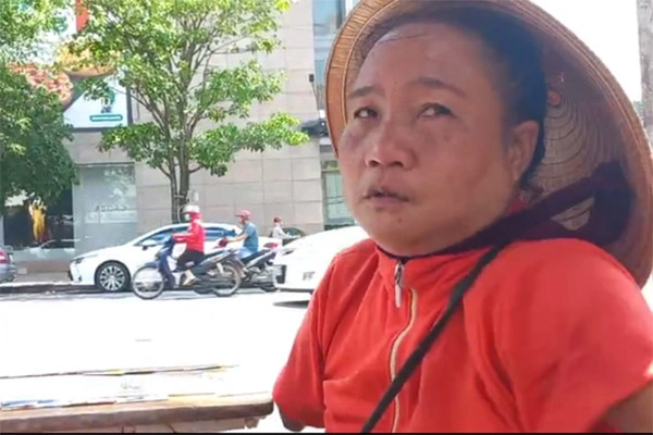 NÓNG: Bắt nghi phạm lừa đảo tráo hơn 500 tờ vé số của phụ nữ không tay, không chân-3