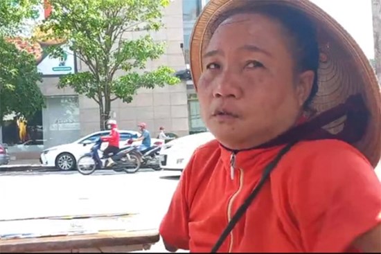 Xót xa người bán vé số không tay, không chân bị lừa tráo 840 tờ