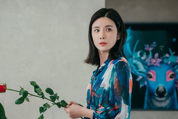 Đi làm về gặp bố và chị dâu nói chuyện với người lạ, tôi mách mẹ làm lộ bí mật được giấu kín-2