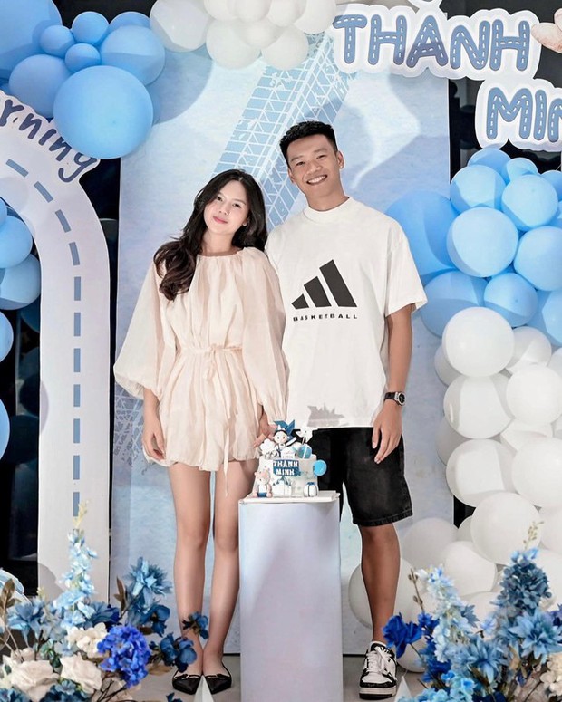 Hot girl - cầu thủ nổi tiếng chia tay hơn 1 năm rồi quay lại cưới, hiện tại viên mãn và có 2 căn nhà-1