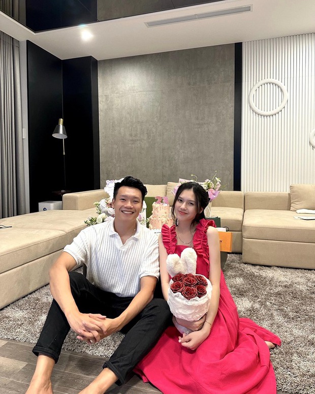 Hot girl - cầu thủ nổi tiếng chia tay hơn 1 năm rồi quay lại cưới, hiện tại viên mãn và có 2 căn nhà-6