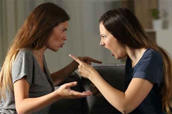 Đón cháu giúp chị dâu, tôi bị mắng đến xấu hổ trước đông người