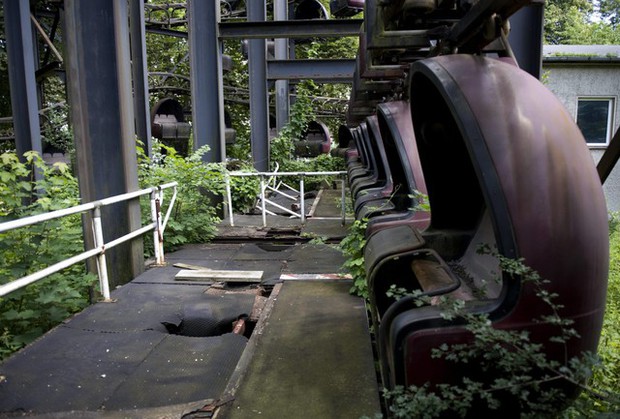 Bên trong Spreepark: Công viên từng đón hàng triệu lượt khách thành vùng đất ma suốt 2 thập kỳ vì bí mật khủng khiếp-7