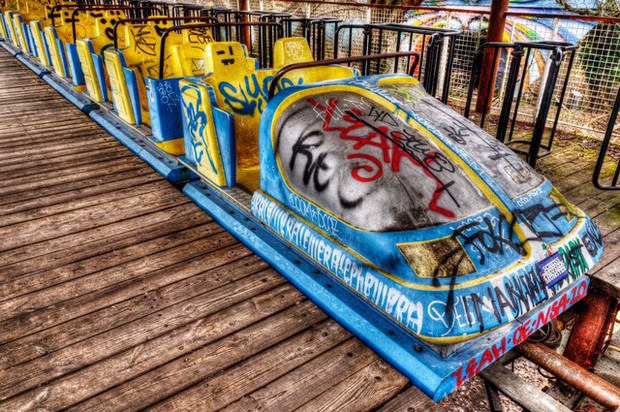 Bên trong Spreepark: Công viên từng đón hàng triệu lượt khách thành vùng đất ma suốt 2 thập kỳ vì bí mật khủng khiếp-8