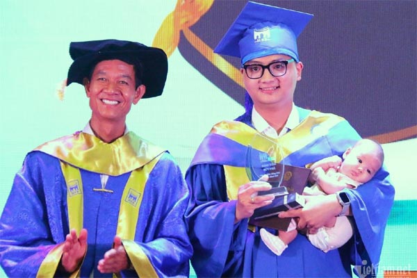 Từ chàng trai học trường làng, 8X Việt thành dược sĩ tại bệnh viện top 1 của Mỹ-4