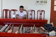 “Ông trùm” cho vay nặng lãi sắm cả “kho vũ khí”, ném chất bẩn vào nhà con nợ