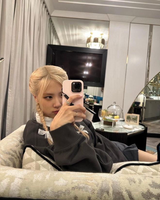 Công chúa Rosé có 1001 kiểu tóc tết đẹp điên đảo, quan trọng là học lỏm cực dễ-4