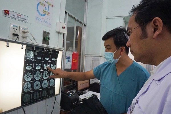 1 trẻ mắc bệnh tay chân miệng nặng tử vong-1