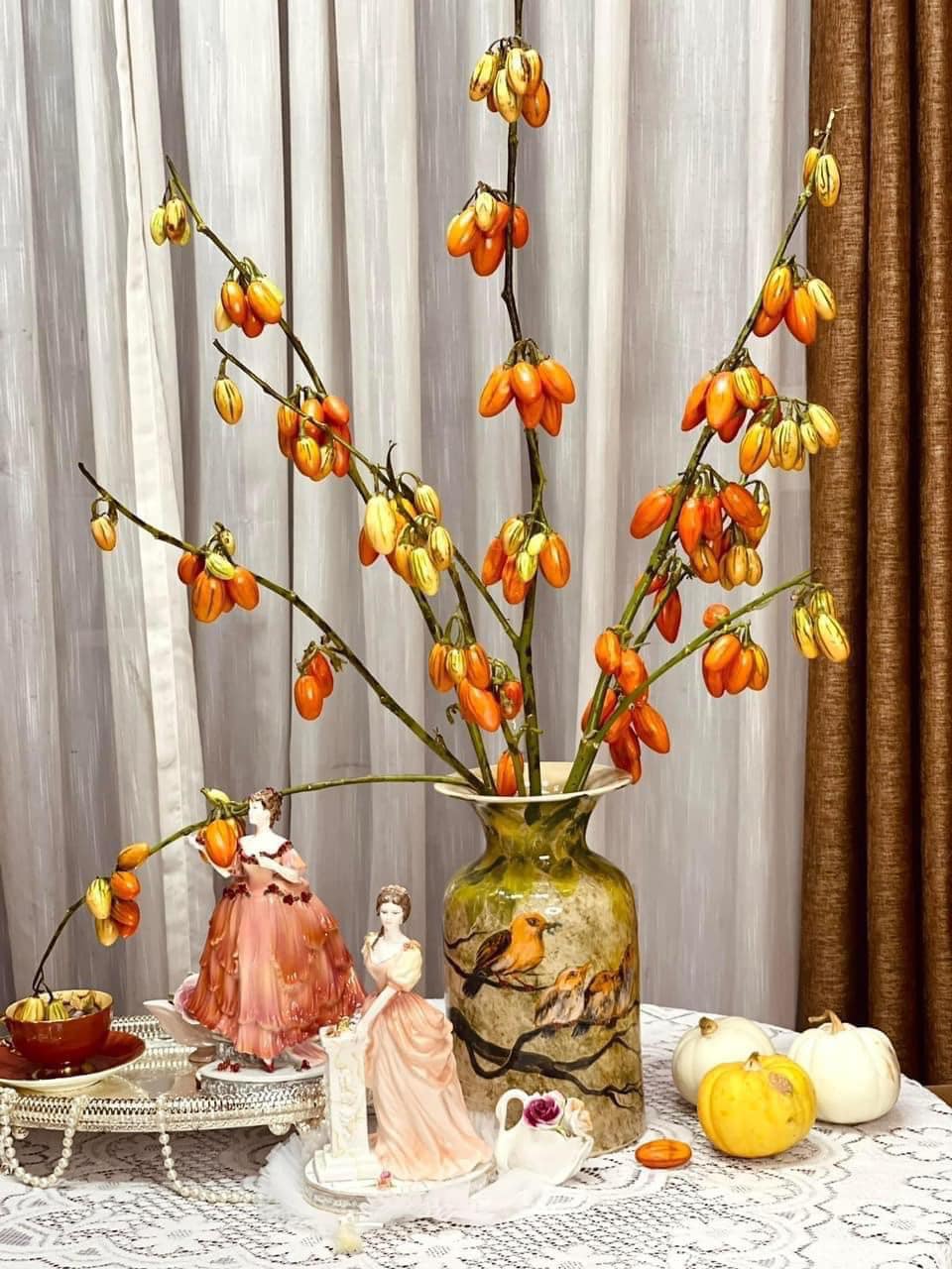 Thêm một loại cành quả lạ mắt hút khách, giá bán hơn trăm nghìn đồng/bó-2