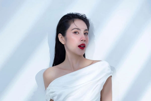 Lâu rồi mới lộ diện, Thủy Tiên liền bị mỉa mai vì từng khoe được Công Vinh cho 40 tỷ tiêu vặt giờ lại phải bán hàng online-3