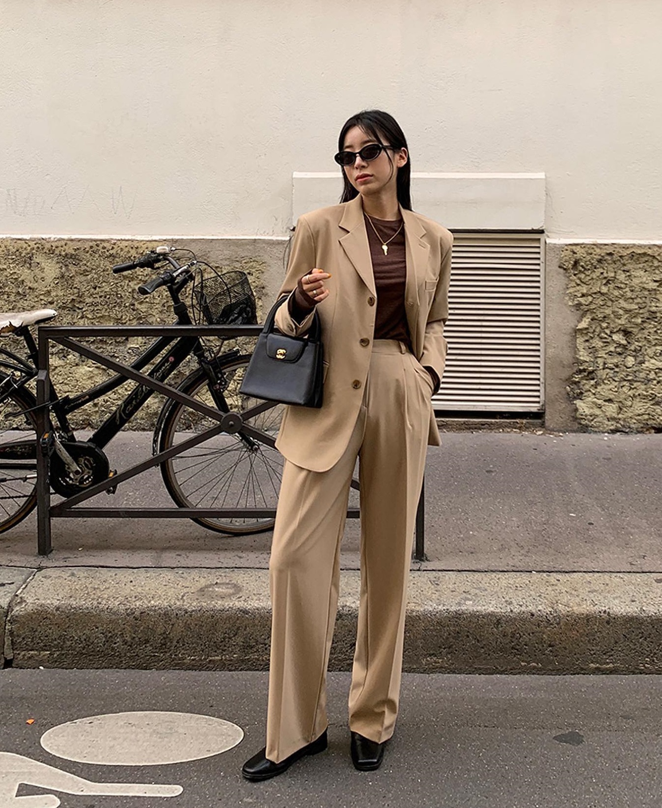 5 món đồ giúp chị em trẻ hóa phong cách công sở-2