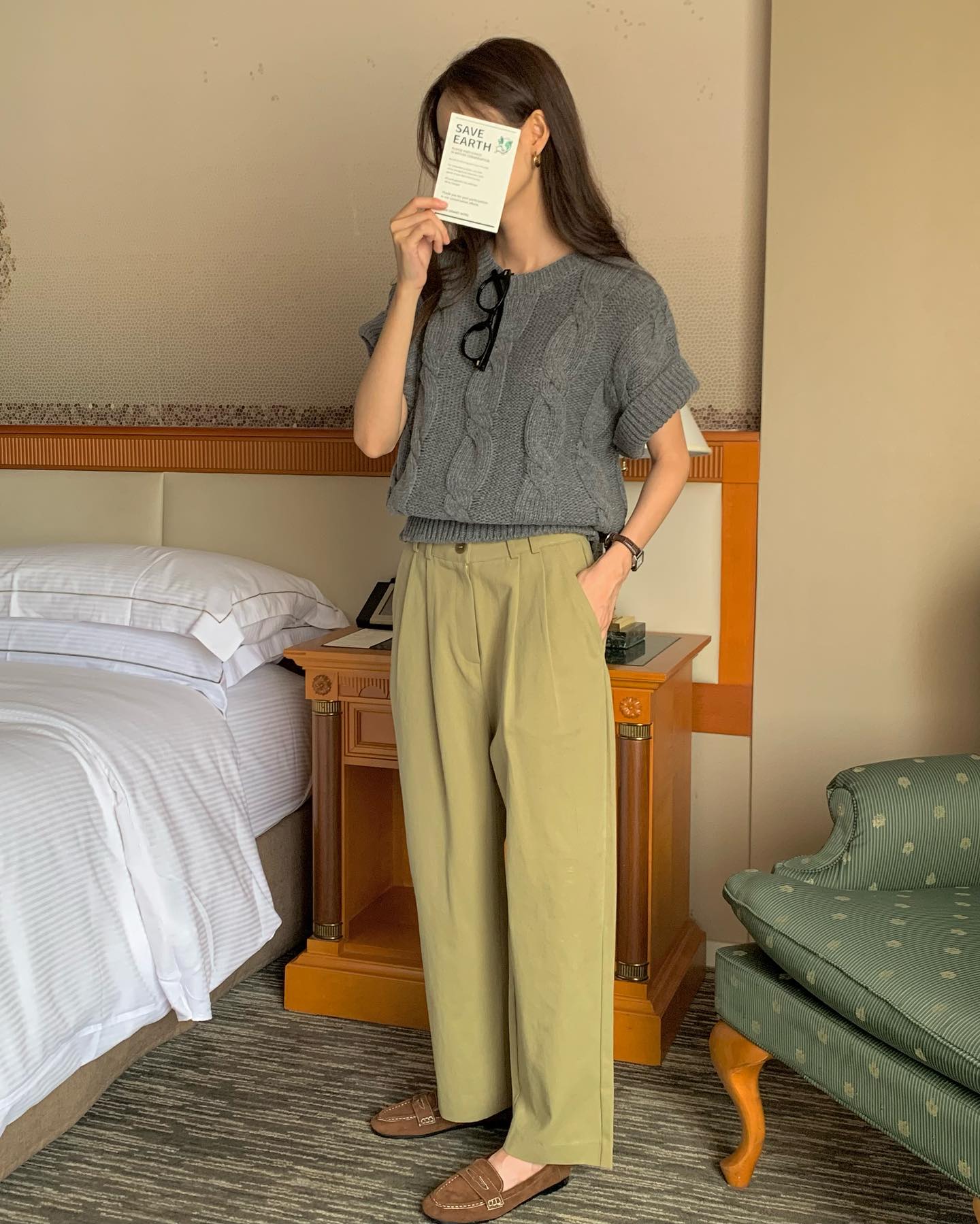 5 món đồ giúp chị em trẻ hóa phong cách công sở-6