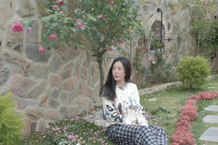 Mẹ đơn thân nổi tiếng khoe cảnh hái ớt mấy triệu một ký” trong vườn biệt thự-6