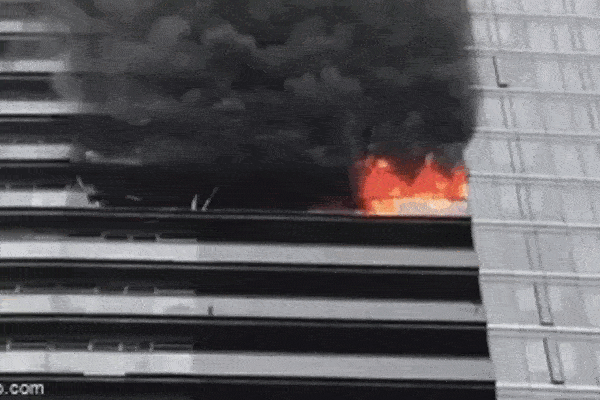 Bé gái phóng hỏa đốt nhà ông bà vì không được chơi điện thoại, khung cảnh hiện trường gây thót tim-4